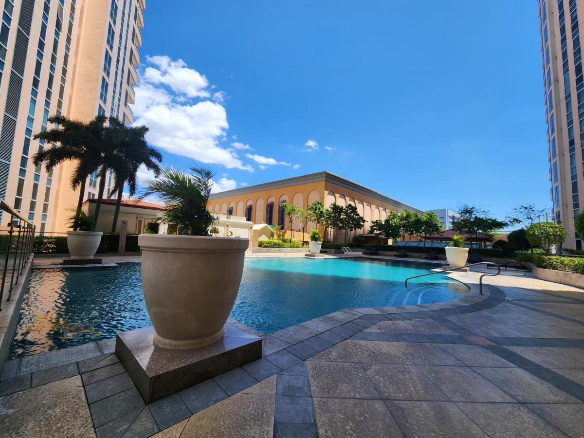 Spacious Cozy Suite At The Venice Mall With Free Parking And Washing Machine (Adults Only) Taguig Zewnętrze zdjęcie